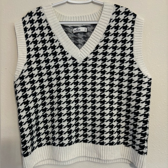 Hollister Black and White Houndstooth Sweater Vest - Picture 1 of 4